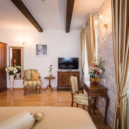 Πανσιόν Priska Heritage (adults Only)