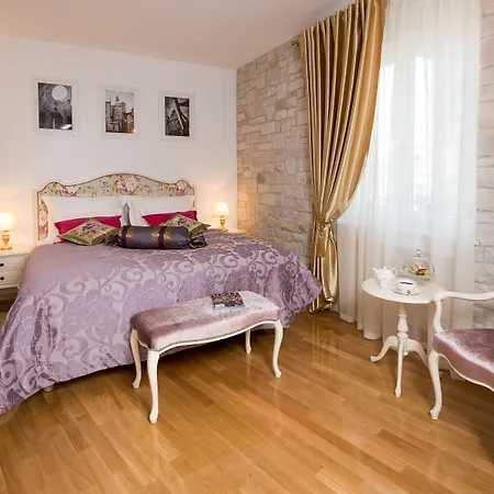 Πανσιόν Priska Heritage (adults Only)