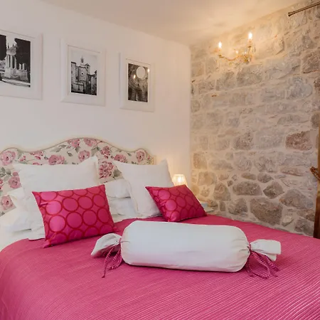 Priska Heritage (adults Only) Σπλιτ