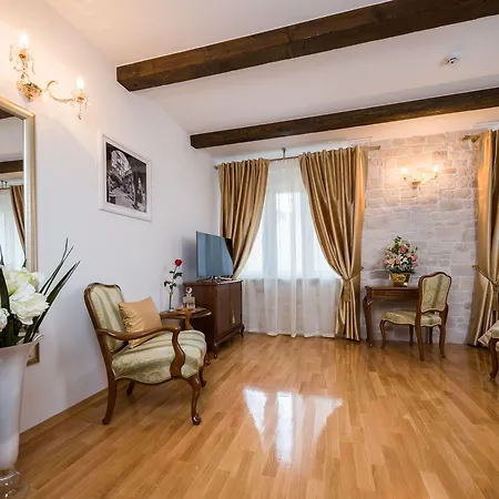 Πανσιόν Priska Heritage (adults Only)