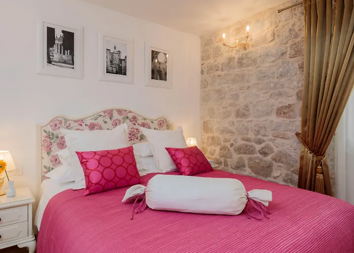 Priska Heritage (adults Only) Split