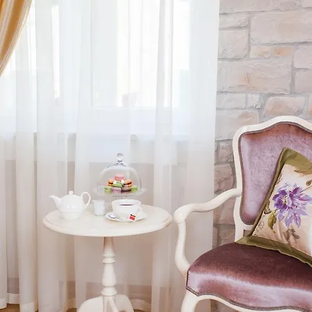 Priska Heritage (adults Only) Split